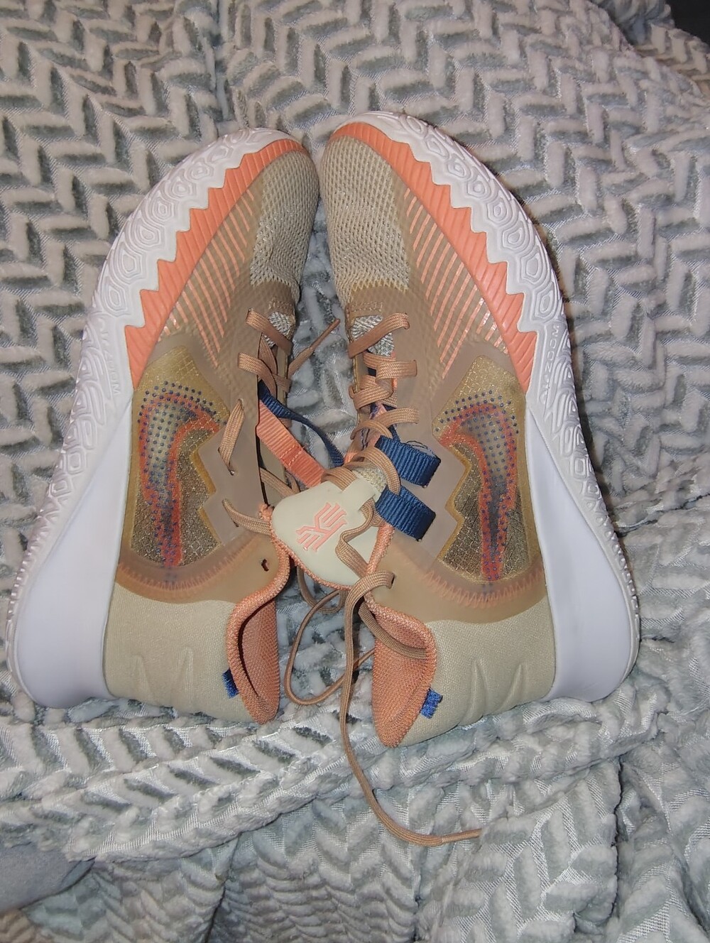 Nike Men's Size 7.5 Tan Basketball Sneakers